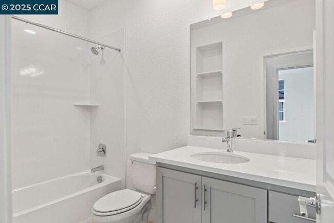 Building Photo - 725 Delve Ct