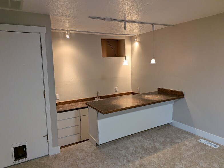 Building Photo - 3509 SE 11th St