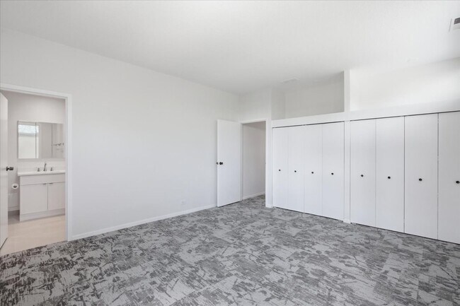 Building Photo - 4170 N Marine Dr