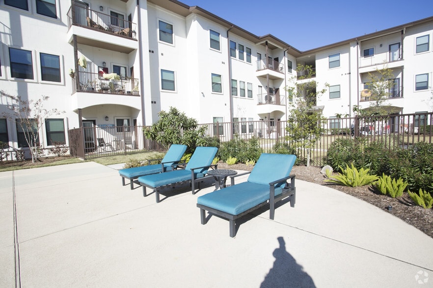 Building Photo - The Laurel at Vintage Park 55+