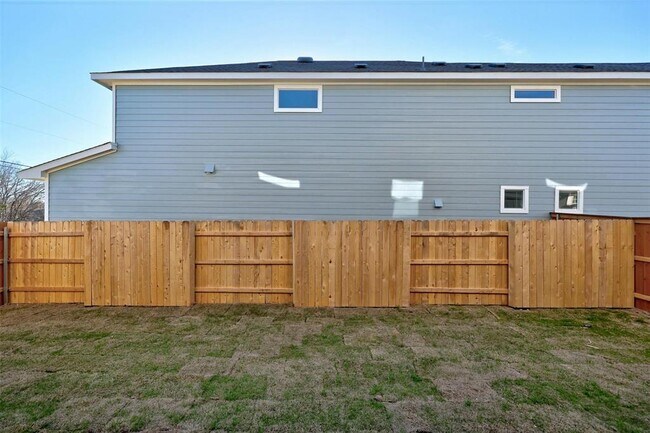 Building Photo - 2301 Wallin Bradley Dr