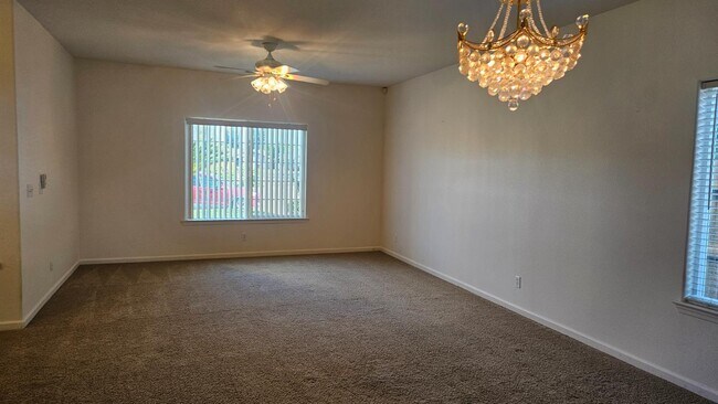 Building Photo - 580 W Sunset St