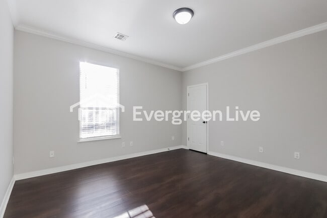 Building Photo - 50 Sunderland Dr