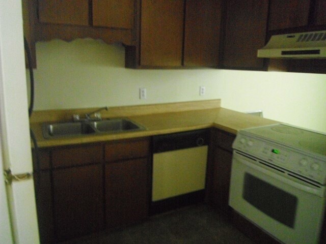 Building Photo - 134 Pointe S Dr