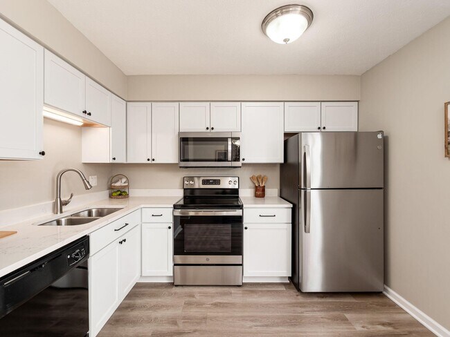 Building Photo - 1766 Willoway Cir S