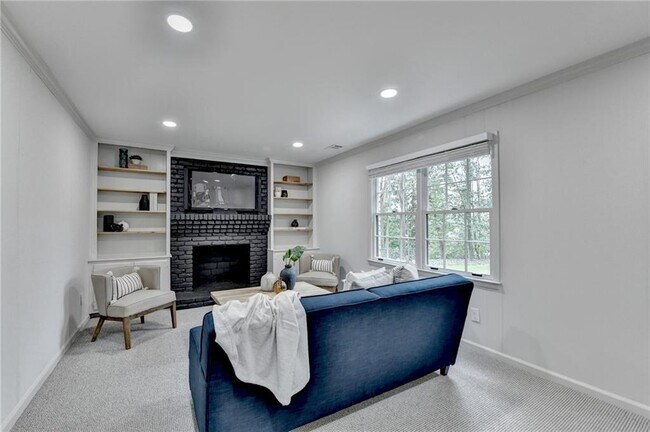 Building Photo - 1450 Cedarhurst Dr