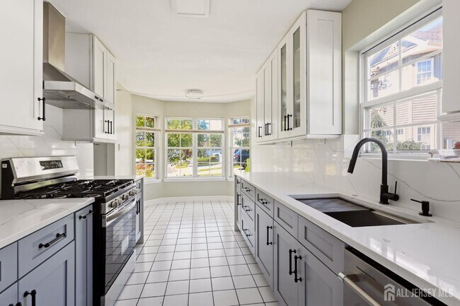 Building Photo - 50 Glen Oaks Ct