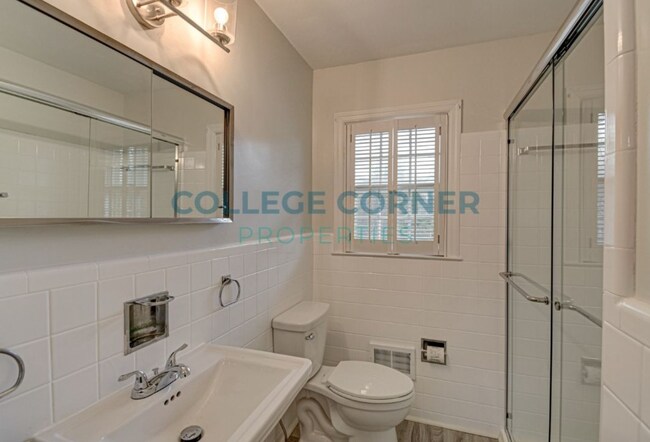 Building Photo - 809 Minorcas Rd