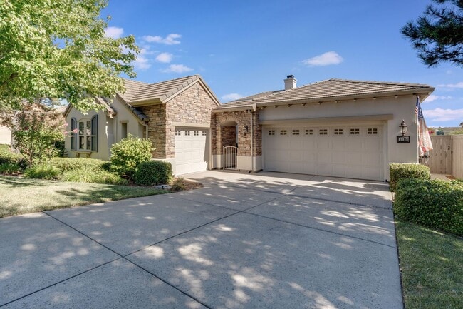 Building Photo - Luxury 4-Bedroom Home in El Dorado Hills Exclusive Serrano Community!