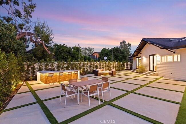 Building Photo - 6016 Woodlake Ave