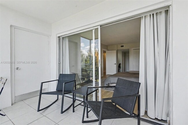 Building Photo - 3150 N Palm Aire Dr