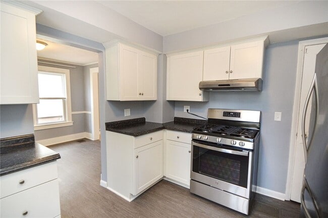 Building Photo - 144 Parce Ave