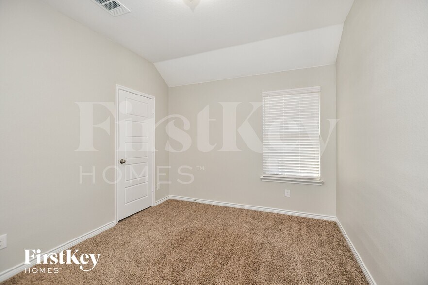 Building Photo - 808 Fredericktown Rd