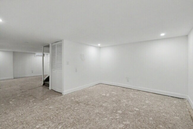 Building Photo - 2106 N Camac St
