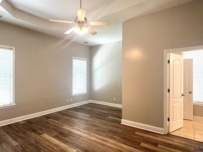 Building Photo - 760 Ivy Brook Way