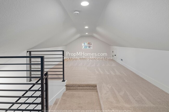 Building Photo - 4704 NE 95th Ave