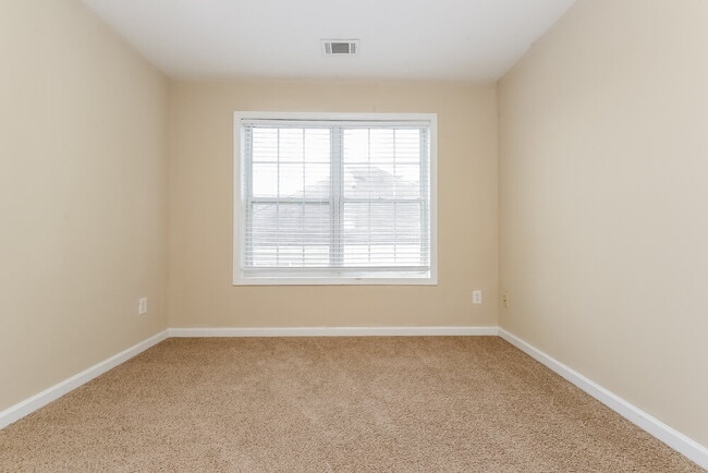 Building Photo - 754 Patriot's Point St