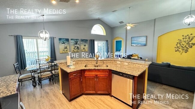 Building Photo - 4802 Cumbrian Lakes Dr