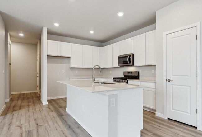 Building Photo - Alder Creek Duplex - 3bd 2.5ba 2,705sq.ft. Built in 2025