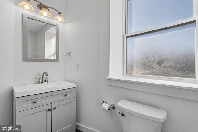 Building Photo - 2045 Trenton Ave