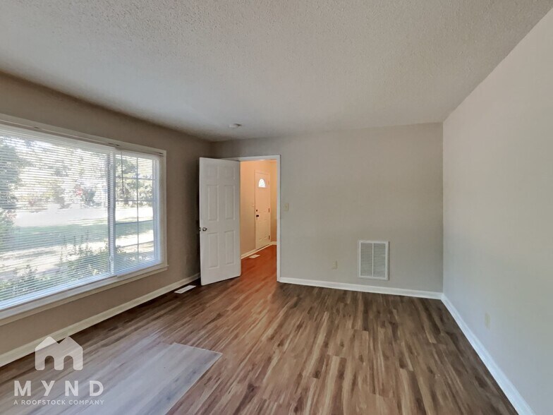 Building Photo - 4812 Kaplan Dr