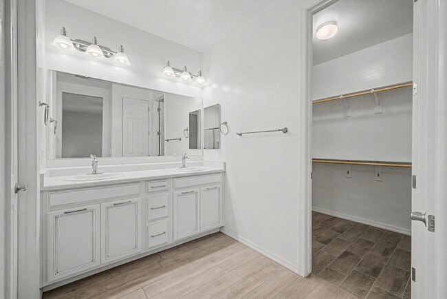 Building Photo - 17534 W Hadley St