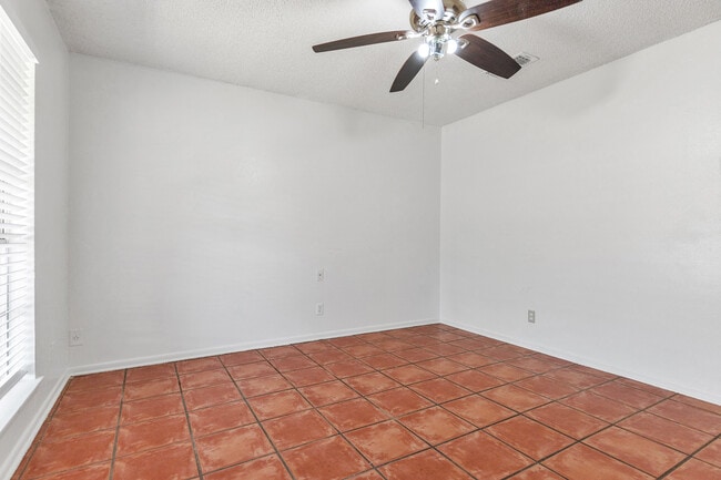 Building Photo - 5935 Highfield St