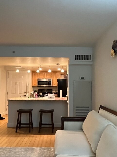 Building Photo - 450 N Arlington Ave