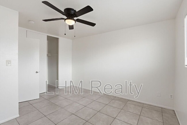 Building Photo - 5321 W Lewis Ave