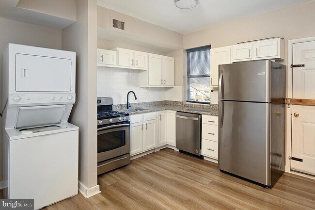 Building Photo - 2207 Callow Ave