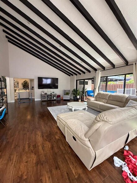 Building Photo - 1988 Sacramento