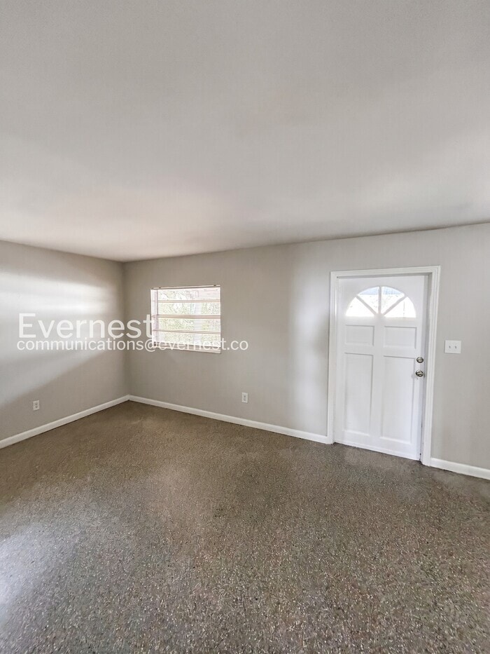 Building Photo - 4207 E Sandalwood Cir S