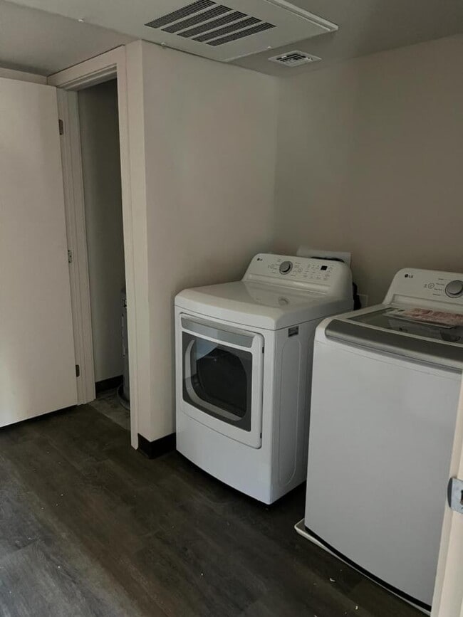 Building Photo - The Cove