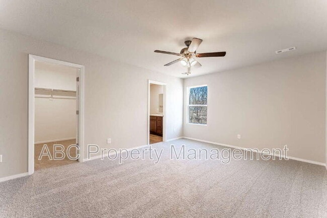 Building Photo - 4405 SW Sackett Ave