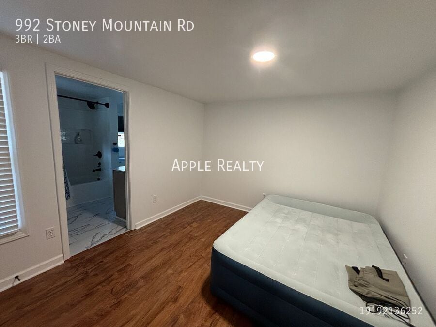 Building Photo - 992 Stoney Mountain Rd