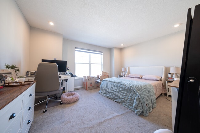 Building Photo - 21860 136th Wy