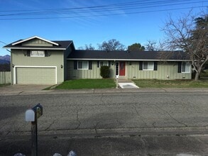 Building Photo - South Redding 2-Story Home, located in cul-de-sac