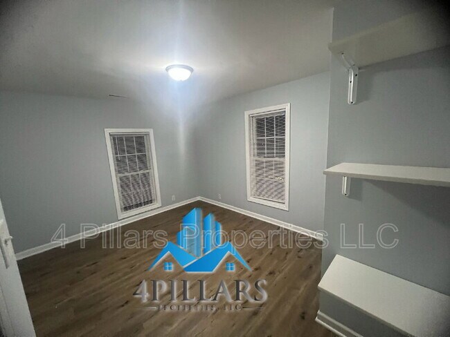 Building Photo - 162 W Commercial Ave