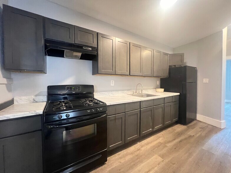 917 Grove St 2B - 916 Grove St