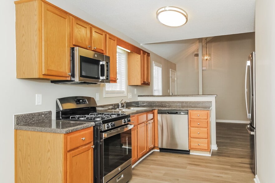 Building Photo - 1050 Abercorn Way