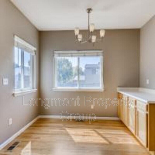 Building Photo - 713 Pendleton Ave