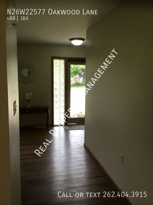 Building Photo - N26W22577 Oakwood Ln