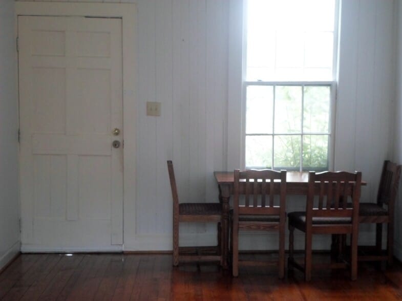 Dining area - 113 NC-32