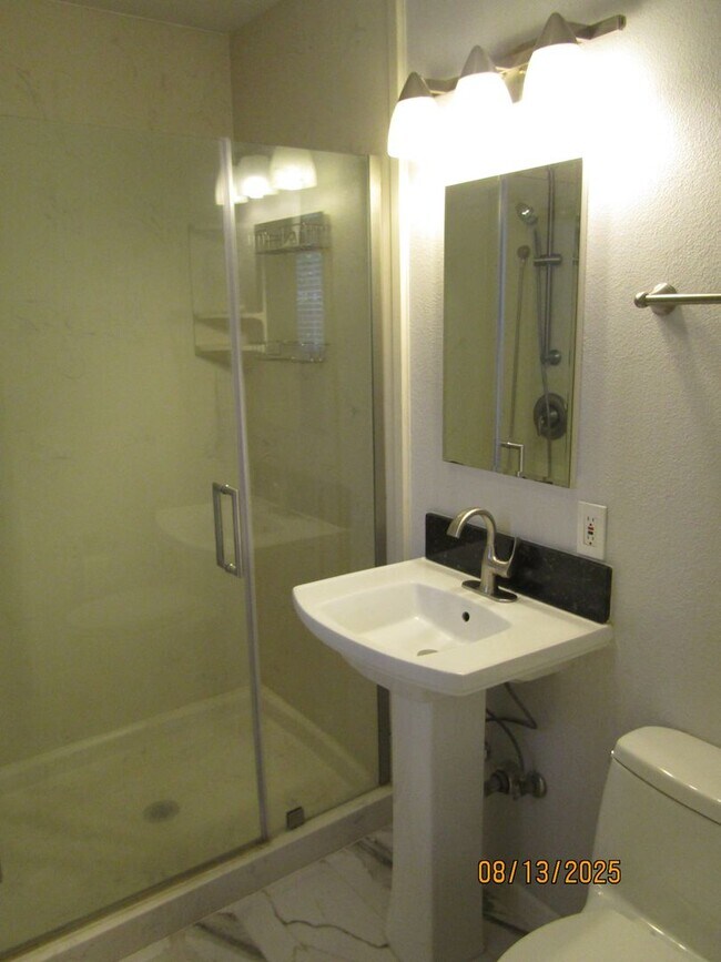 Building Photo - Beautiful single story home with amazing b...