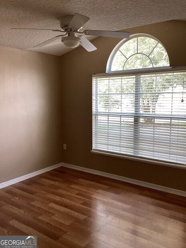 Building Photo - 258 Pine Bluff Dr