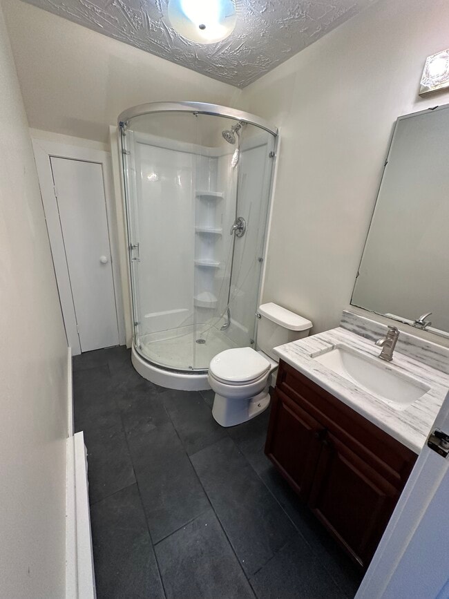 Building Photo - 764 Chestnut St