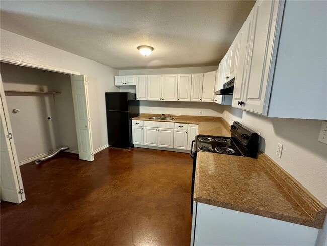 Building Photo - 709 San Saba St