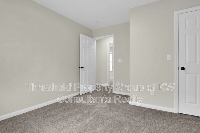 Building Photo - 1352 N 6th St