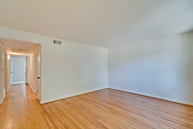 Building Photo - 941 // (Duplex)