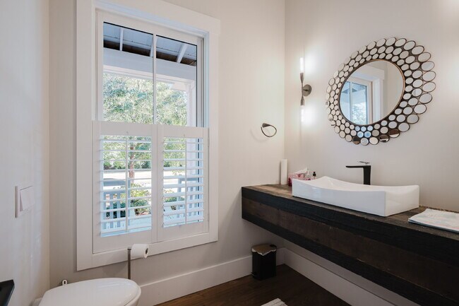 Building Photo - Stunning Custom Home in Palmetto Bluff